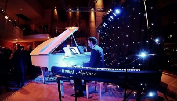 Pianist boeken voor uw evenement, event of feest - Boekdieband.nl